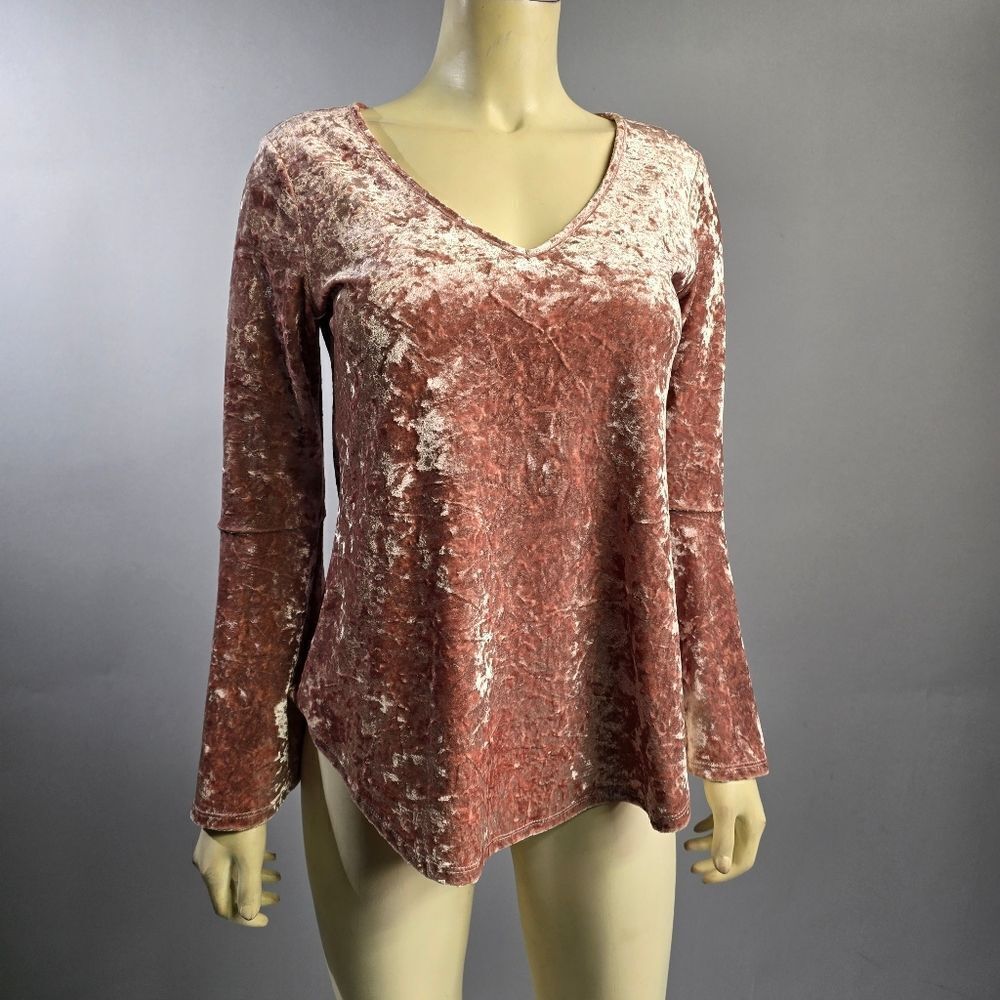 Chenault Medium Petite Velvet V-Neck Women's Top R15